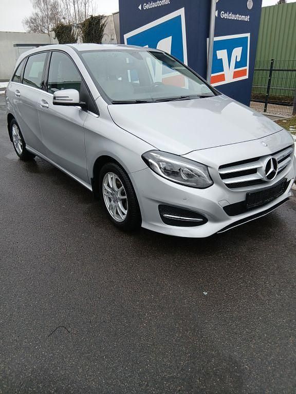 Gebraucht Mercedes B200 156 PS (114 kW) 2016 Silber Van / Kleinbus