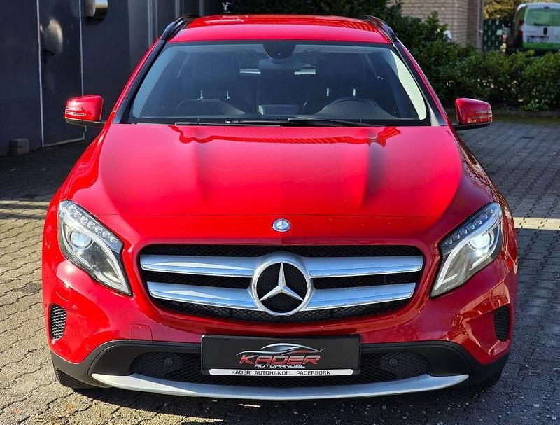 Gebraucht Mercedes GLA200 136 PS (100 kW) 2014 Rot SUV