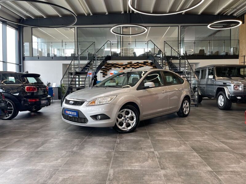 Silber Gebraucht 2010 Ford Focus Limousine | 1.999 € - Bild 1/4