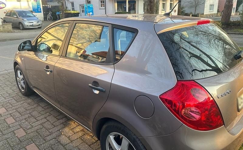 Second-hand Kia Ceed 122 CP (89 kW) 2010 Maro Hatchback
