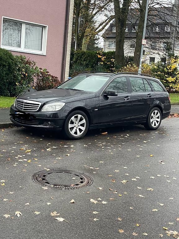 Schwarz Gebraucht 2009 Mercedes 220 Limousine | 3.500 € - Bild 1/4