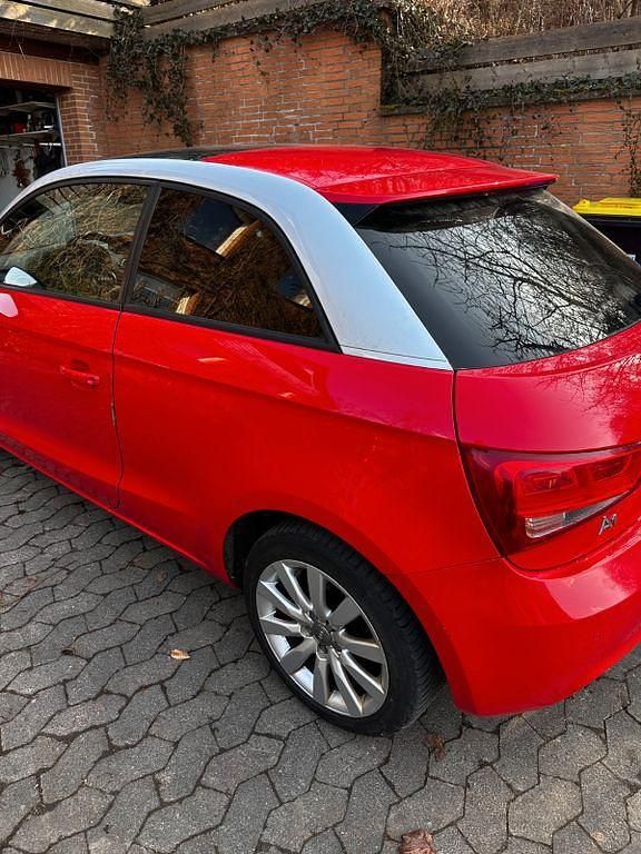 Gebraucht Audi A1 Ambition 105 PS (77 kW) 2011 Rot Kleinwagen