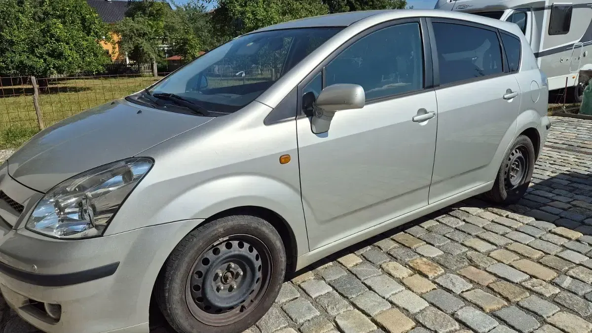 Gebraucht Toyota Corolla Verso 136 PS (100 kW) 2006 Silber Van / Kleinbus