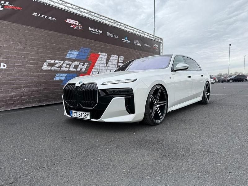 Gebraucht BMW 740 M Sport 299 PS (219 kW) 2023 Weiß Limousine