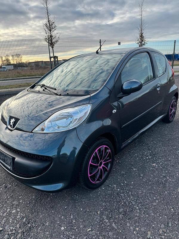 Gebraucht Peugeot 107 68 PS (50 kW) 2005 Grau Kleinwagen