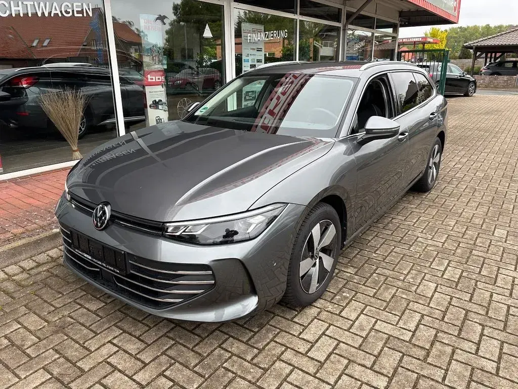 Gebraucht VW Passat Business 150 PS (110 kW) 2025 Grau Kombi