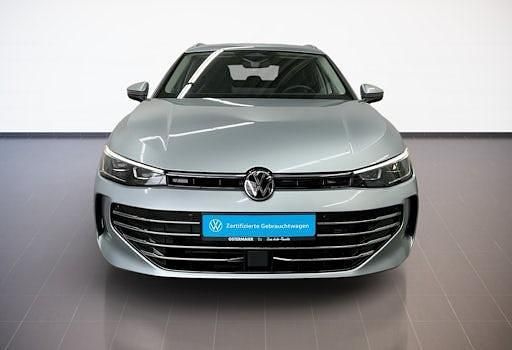 Gebraucht VW Passat Elegance 150 PS (110 kW) 2025 Oyster silver metallic Kombi