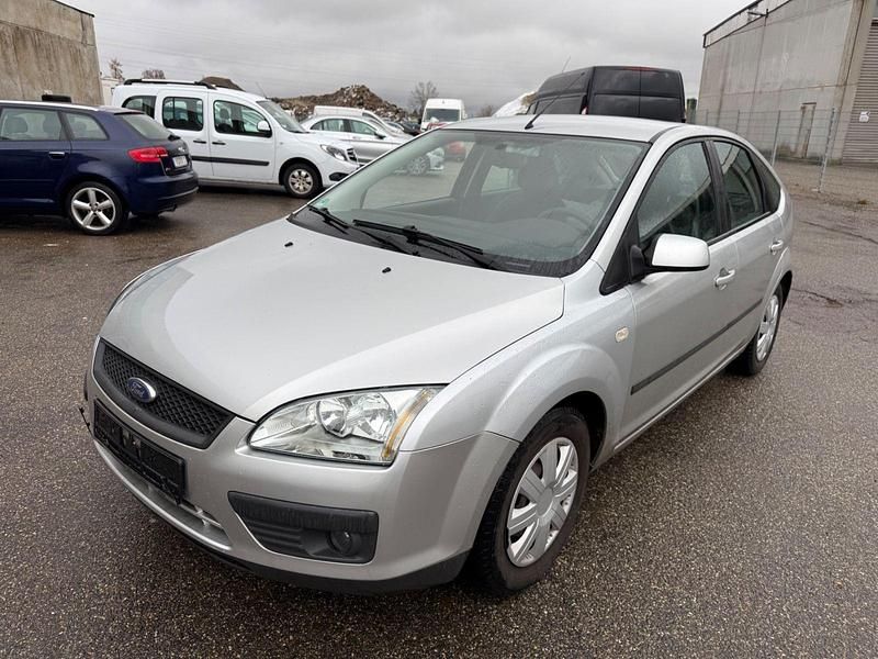 Silber Gebraucht 2006 Ford Focus Fun X Limousine | 1.250 € (Superpreis) - Bild 1/4