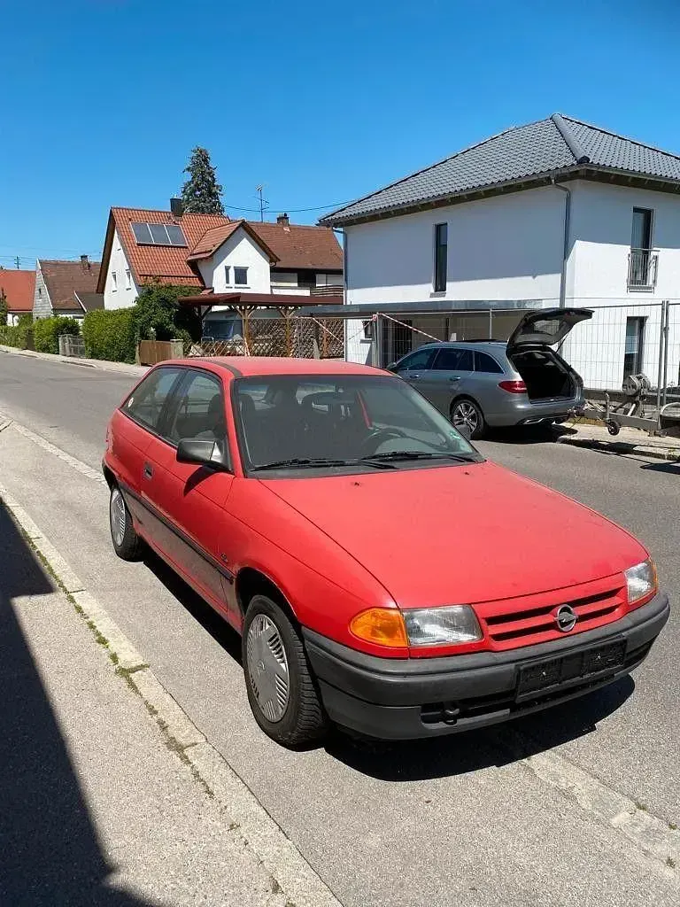 Gebraucht Opel Astra 90 PS (66 kW) 1993 Rot Limousine