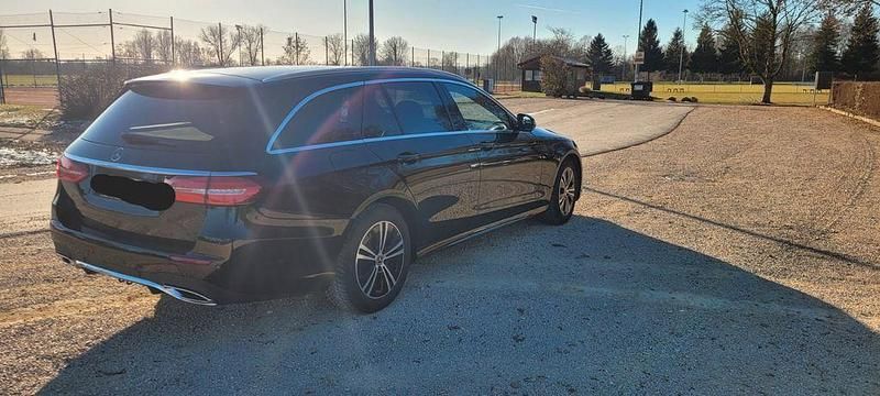 Gebraucht Mercedes E220 194 PS (142 kW) 2018 Schwarz Limousine