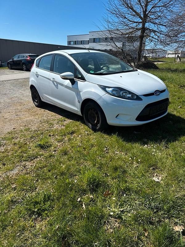 Gebraucht Ford Fiesta 80 PS (58 kW) 2009 Weiß Kleinwagen