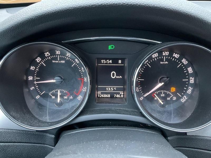 Gebraucht Skoda Superb Ambition 140 PS (102 kW) 2012 Schwarzmagic perleffekt (metallic) Kombi