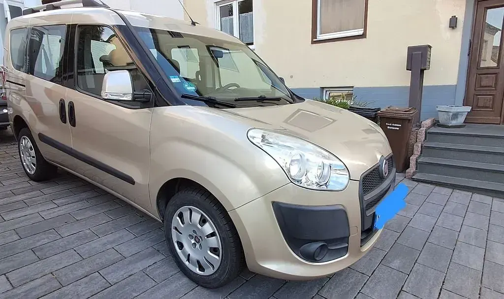 Gebraucht Fiat Doblò Dynamic 95 PS (69 kW) 2010 Beige Van / Kleinbus
