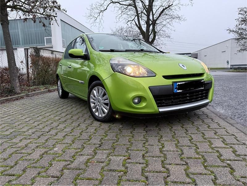 Grün Gebraucht 2009 Renault Clio II Expression Kleinwagen | 2.550 € (Fairer Preis) - Bild 1/4