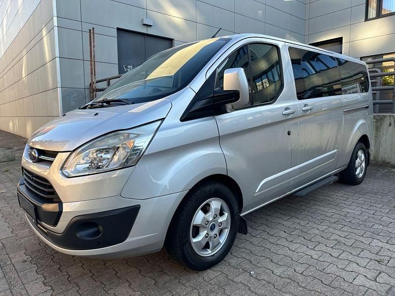 Silber Gebraucht 2016 Ford Tourneo Custom Van / Kleinbus | 17.980 € (Fairer Preis) - Bild 1/4