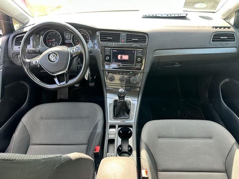 Gebraucht VW Golf VII Comfortline 131 PS (96 kW) 2018 Grau Limousine