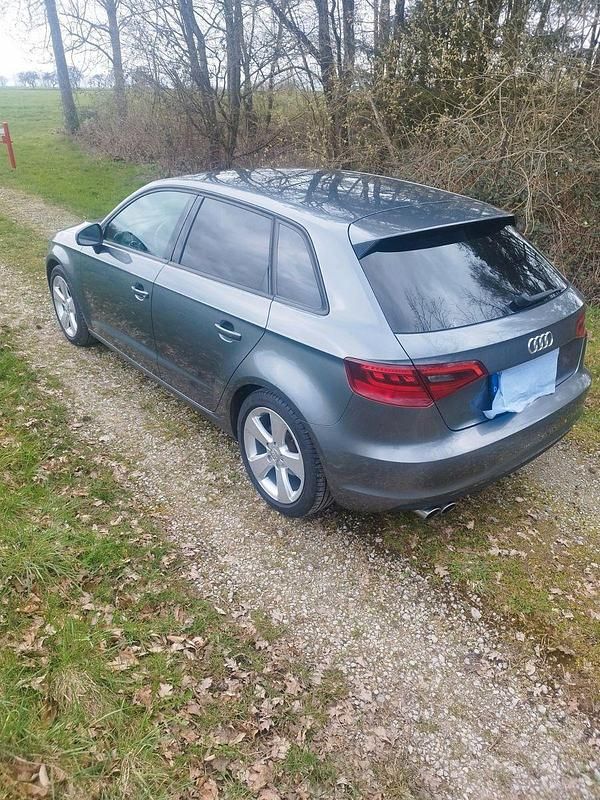 Gebraucht Audi A3 Ambiente 150 PS (110 kW) 2015 Grau Limousine