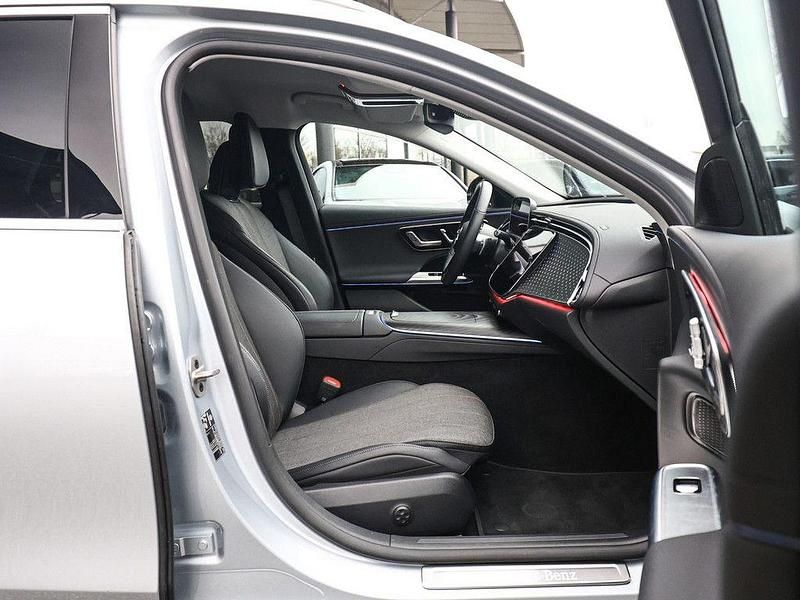 Gebraucht Mercedes E200 Advanced Plus 163 PS (119 kW) 2025 Silber / hightechsilber Kombi