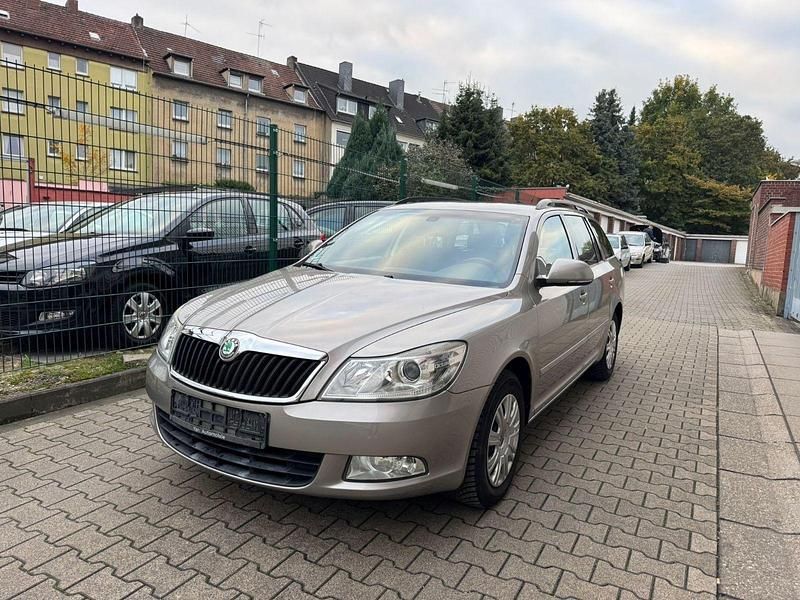 Grau Gebraucht 2009 Skoda Octavia Elegance Kombi | 5.990 € (Fairer Preis) - Bild 1/4