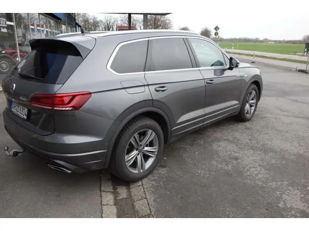 Gebraucht VW Touareg R-line 231 PS (169 kW) 2022 Siliziumgrau metallic SUV