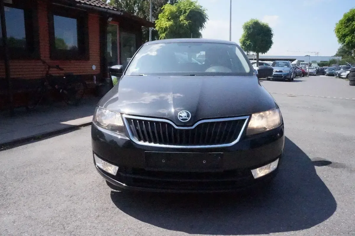 Gebraucht Skoda Rapid Ambition 105 PS (77 kW) 2014 Schwarz Kleinwagen