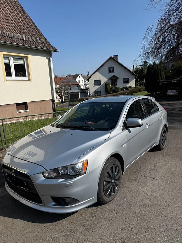 Gebraucht Mitsubishi Lancer 140 PS (102 kW) 2011 Silber Limousine