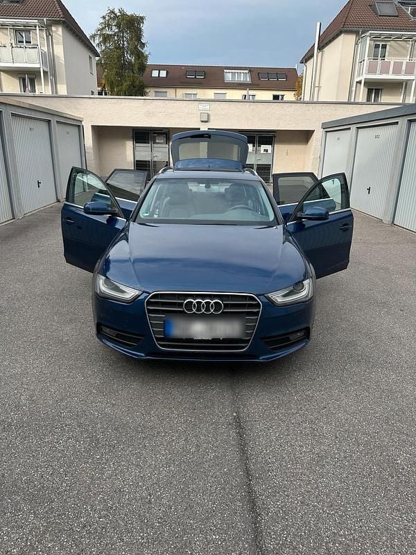 Blau Gebraucht 2013 Audi A4 Comfort Kombi | 9.850 € (Fairer Preis) - Bild 1/4