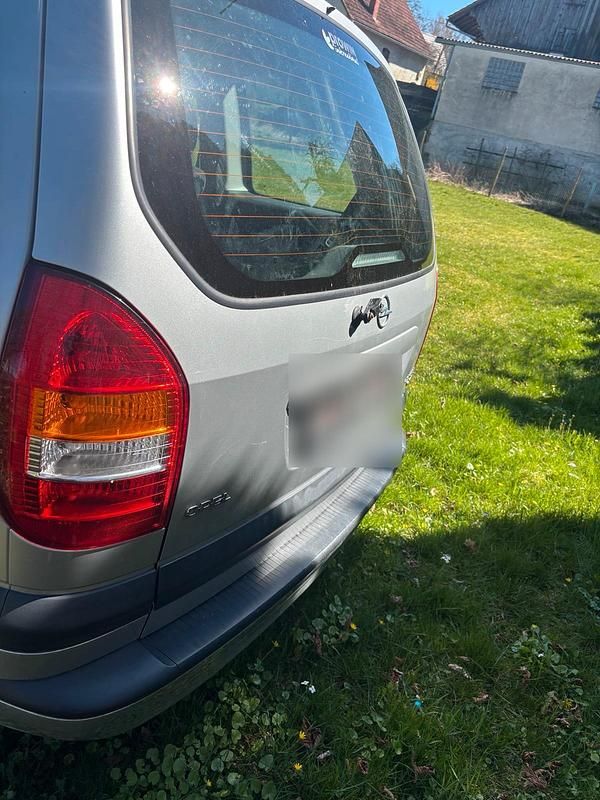 Gebraucht Opel Zafira 115 PS (84 kW) 2000 Silber Van / Kleinbus