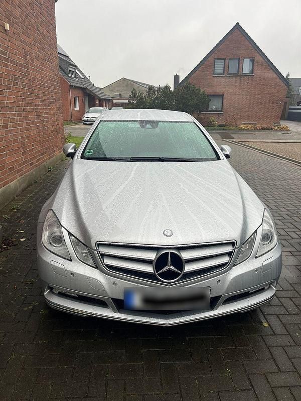 Gebraucht Mercedes E250 Elegance 204 PS (150 kW) 2009 Silber Coupé