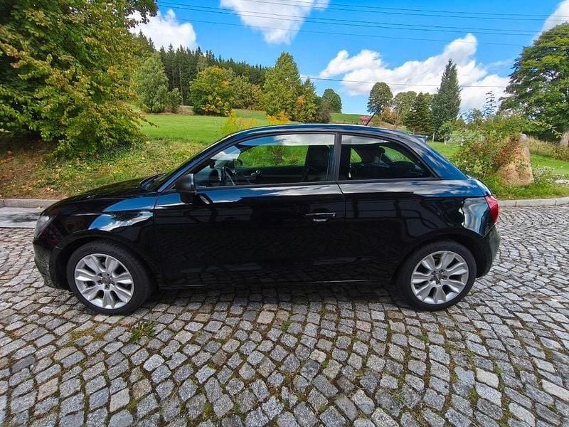 Schwarz Gebraucht 2011 Audi A1 Ambition Kleinwagen | 3.650 € (Guter Preis) - Bild 1/4