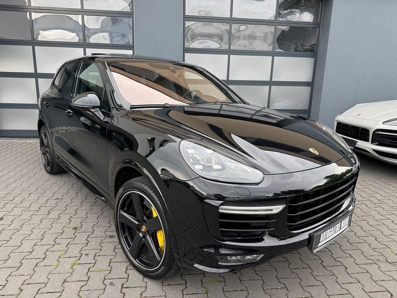 Schwarz Gebraucht 2015 Porsche Cayenne Turbo S SUV | 46.980 € (Teuer) - Bild 1/4
