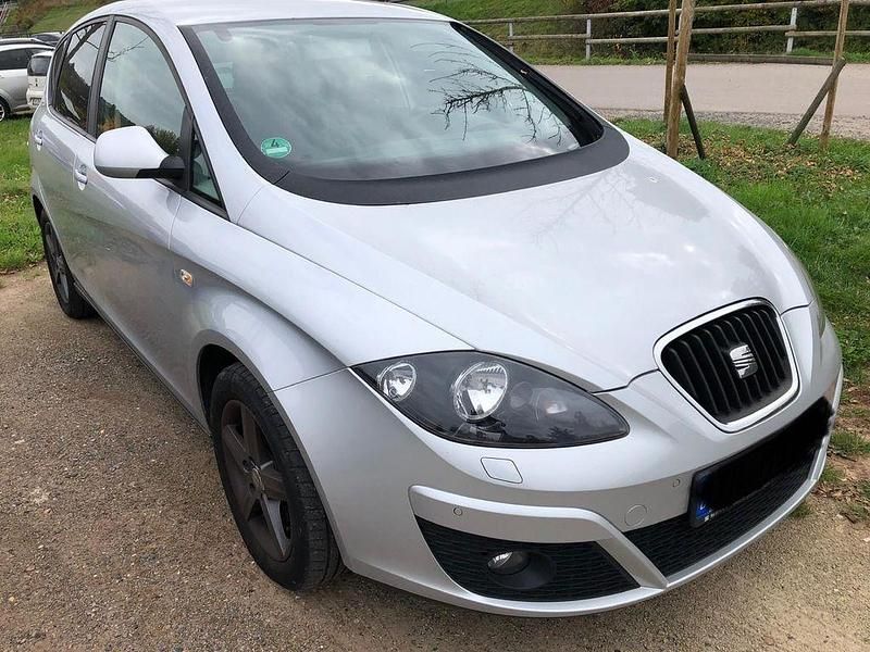 Grau Gebraucht 2014 Seat Altea Style Van / Kleinbus | 4.800 € (Fairer Preis) - Bild 1/4