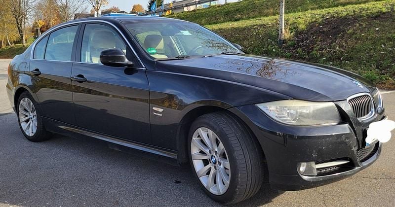 Gebraucht BMW 320 184 PS (135 kW) 2011 Schwarz Limousine