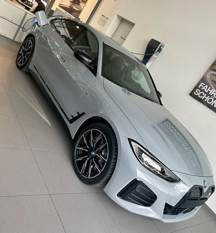 Grau Gebraucht 2023 BMW i4 M Sport Limousine | 35.550 € (Superpreis) - Bild 1/4