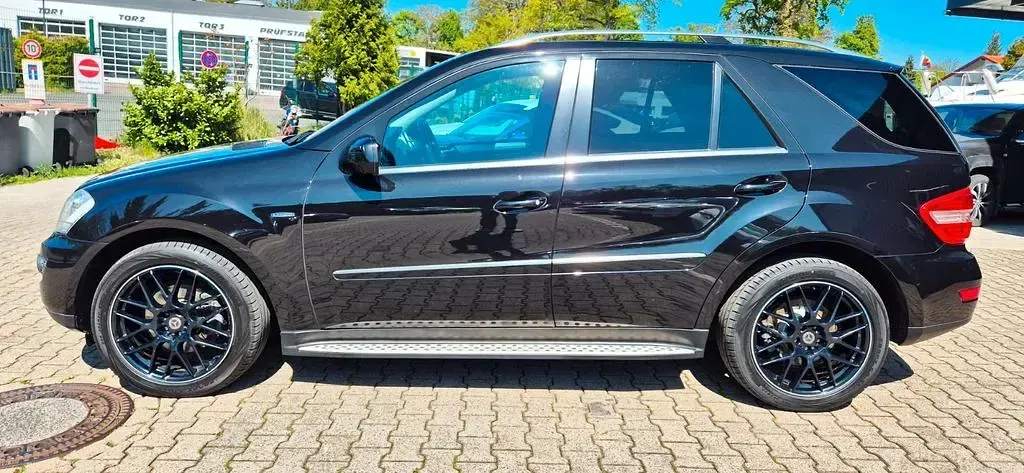 Gebraucht Mercedes ML300 204 PS (150 kW) 2010 Schwarz SUV