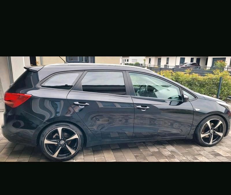 Gebraucht Kia Ceed 130 PS (95 kW) 2015 Schwarz Kleinwagen
