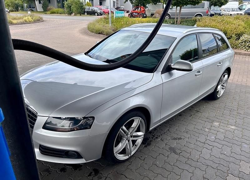 Silber Gebraucht 2011 Audi A4 Kombi | 8.499 € (Fairer Preis) - Bild 1/4