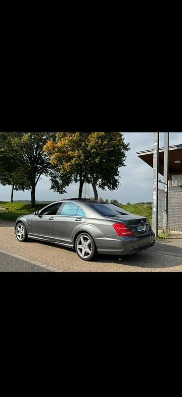 Grau Gebraucht 2011 Mercedes S500 Limousine | 15.000 € (Superpreis) - Bild 1/4