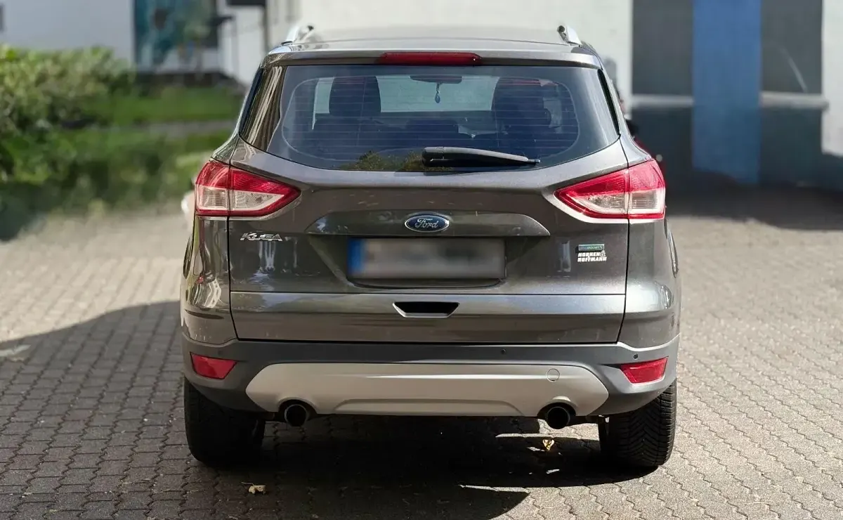 Gebraucht Ford Kuga 150 PS (110 kW) 2016 Grau SUV