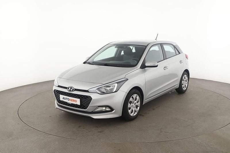 Grau Gebraucht 2017 Hyundai i20 GO! Limousine | 8.410 € (Fairer Preis) - Bild 1/3