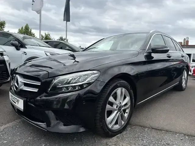 Gebraucht Mercedes C220 Avantgarde 194 PS (142 kW) 2020 Schwarz Kombi