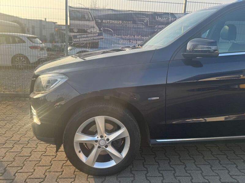 Gebraucht Mercedes ML350 258 PS (189 kW) 2012 Tansanitblau  metalliclack SUV