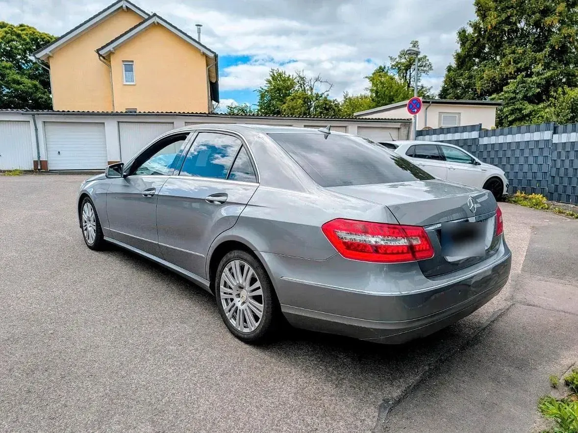 Gebraucht Mercedes E220 Avantgarde 170 PS (125 kW) 2009 Grau Limousine
