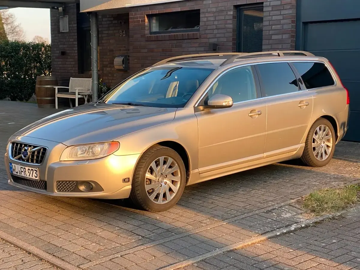 Gebraucht Volvo V70 231 PS (169 kW) 2010 Gold Kombi