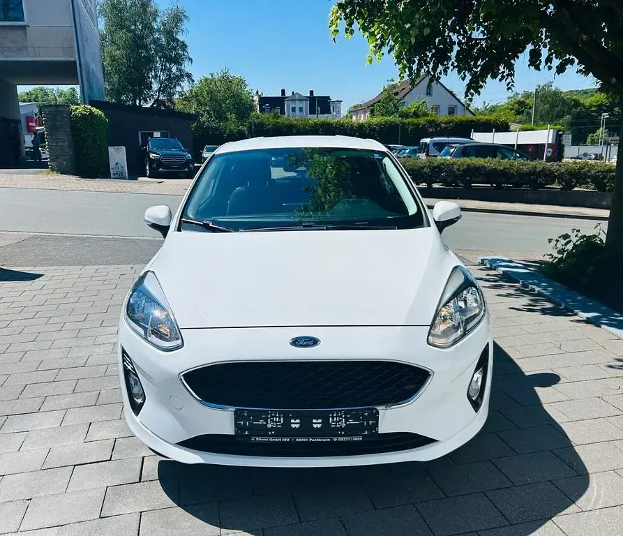 Gebraucht Ford Fiesta Cool & Connect 101 PS (74 kW) 2020 Weiß Kleinwagen