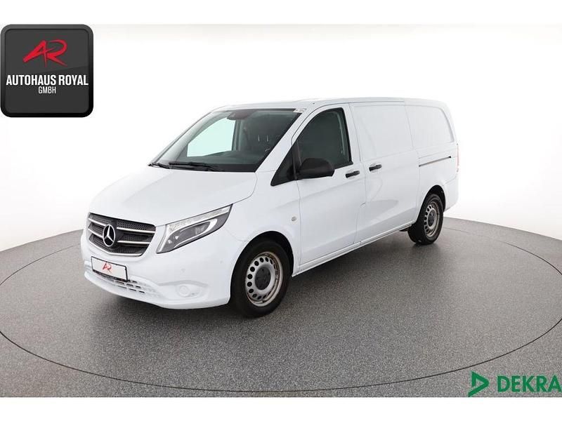Weiss Gebraucht 2020 Mercedes Vito Van | 26.880 € (Teuer) - Bild 1/4