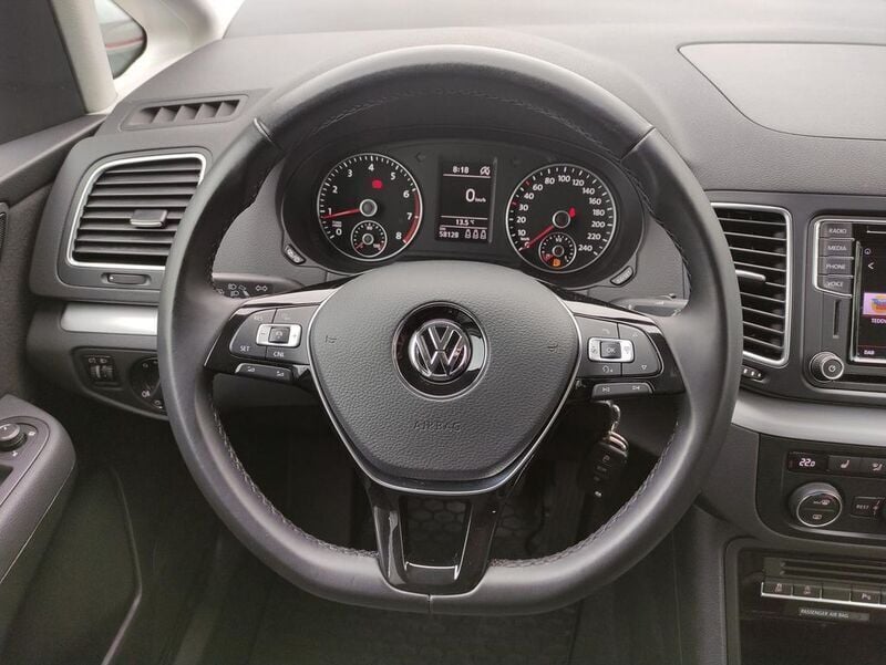 Gebraucht VW Sharan Comfortline 150 PS (110 kW) 2022 Pure white Van / Kleinbus