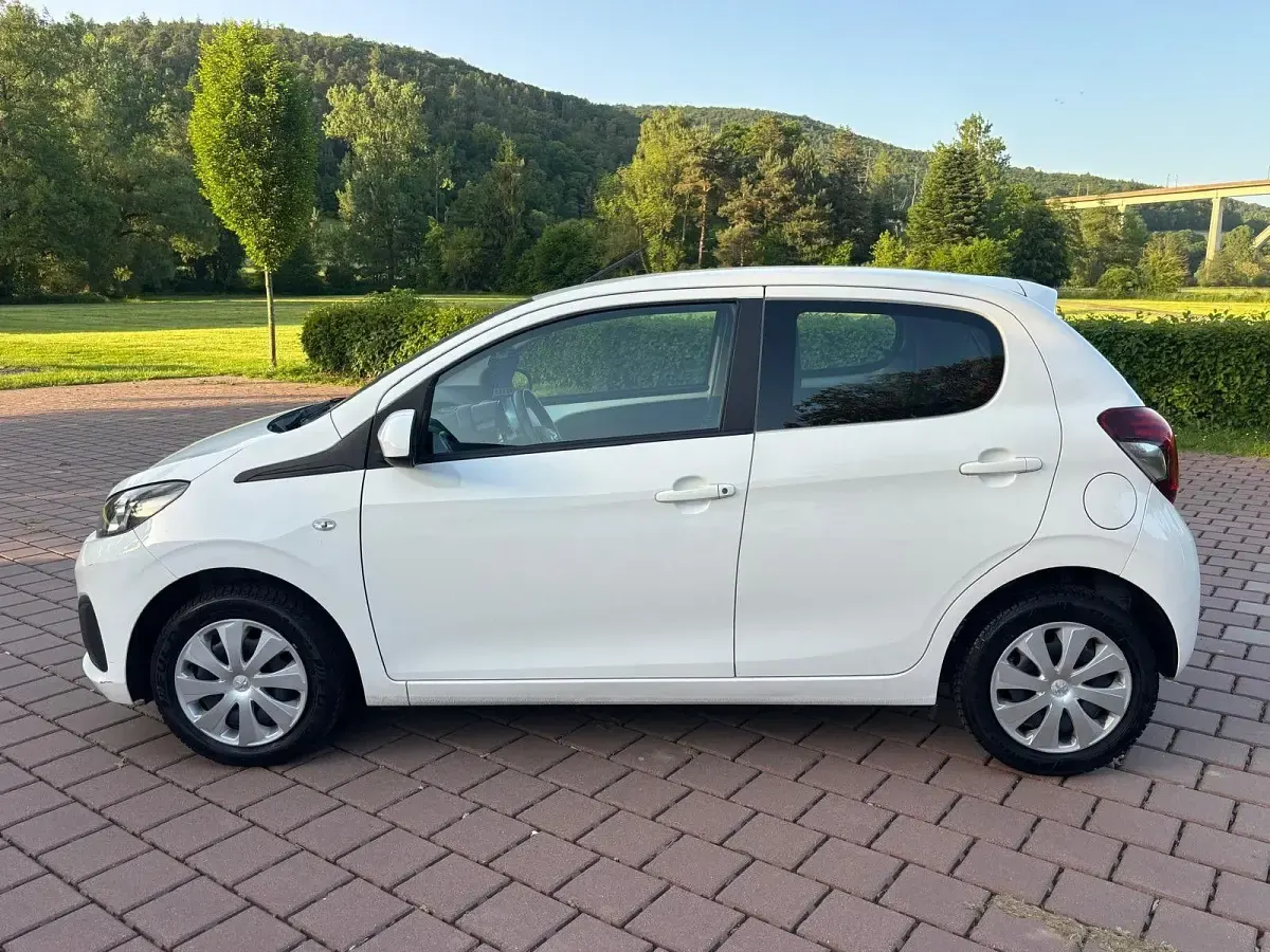 Gebraucht Peugeot 108 Active 69 PS (50 kW) 2018 Weiß Kleinwagen