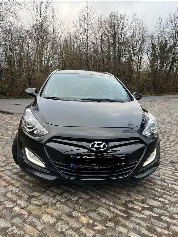 Gebraucht Hyundai i30 Classic 99 PS (72 kW) 2013 Schwarz Kombi