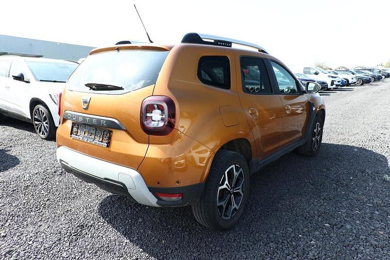 Używany Dacia Duster Prestige 101 KM (74 kW) 2021 Pomarańczowy SUV